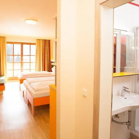 Jugendhotel Notburgahof فندق *